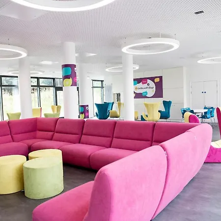 Goldcrest Village University Of فندق