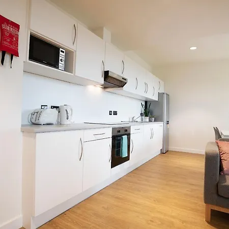 Goldcrest Village University Of * غالواي