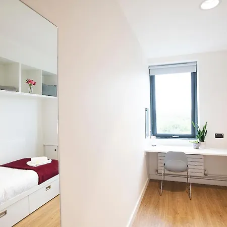 Goldcrest Village University Of * غالواي