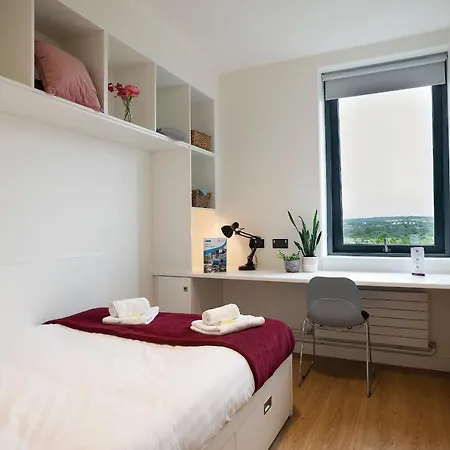 Goldcrest Village University Of 酒店 *