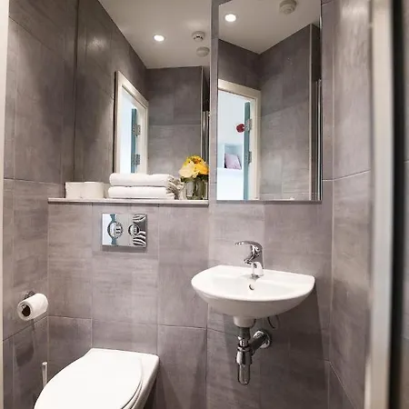 Goldcrest Village University Of * 戈尔韦